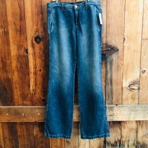 J Brand Jeans with a wide leg. Made of soft linen.